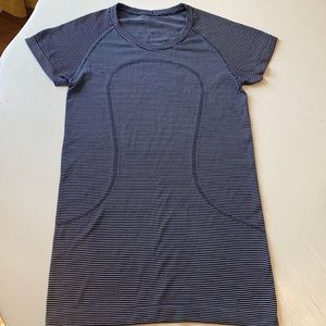 Lululemon black and white stripe top size 4